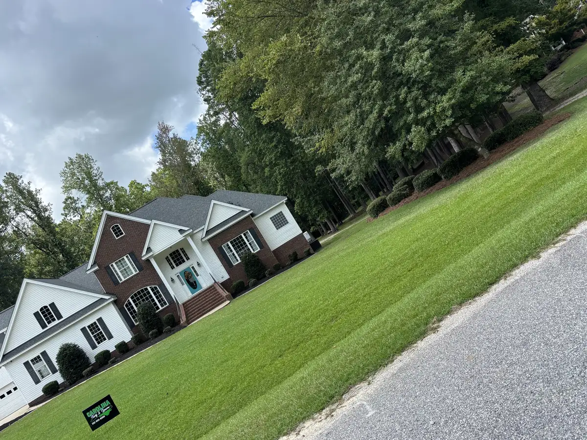 Lawn with clean diagonal mowing stripes