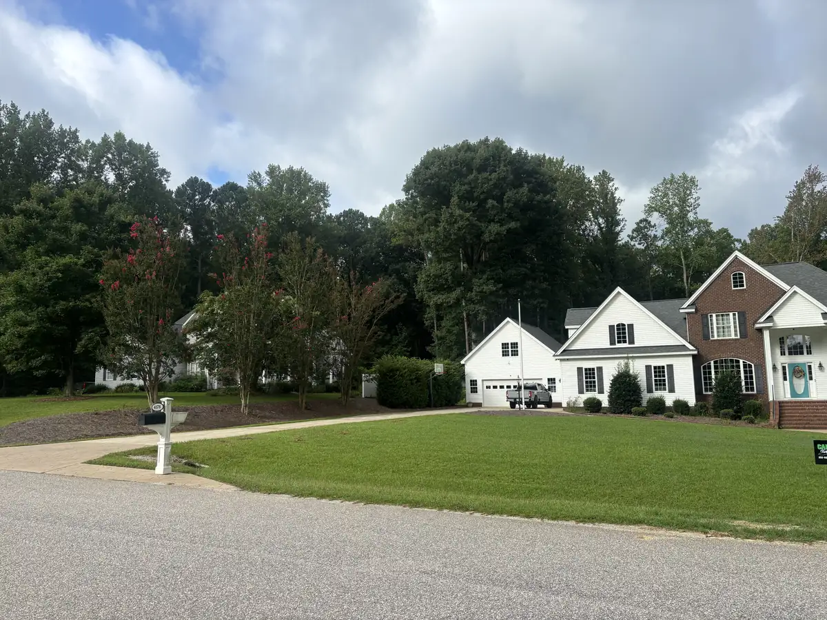 Curbside lawn kept sharp along a driveway approach